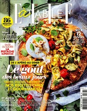 Elle à table