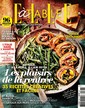 Elle à table